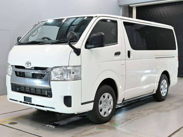 TOYOTA HIACE — фото