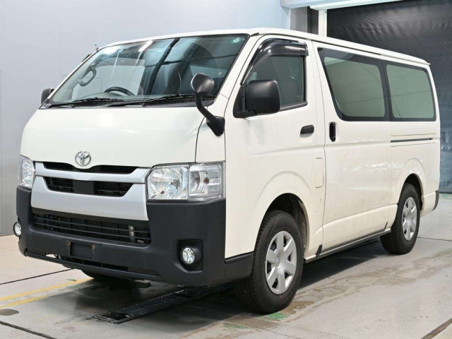 TOYOTA HIACE — фото