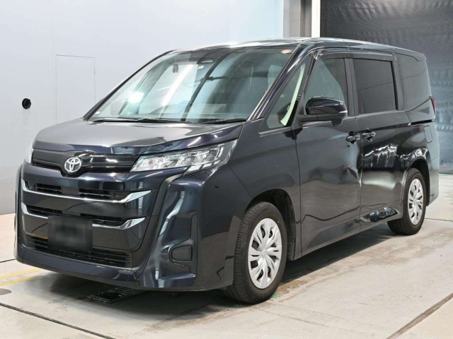 TOYOTA NOAH — фото