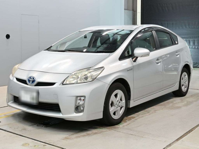 TOYOTA PRIUS — фото
