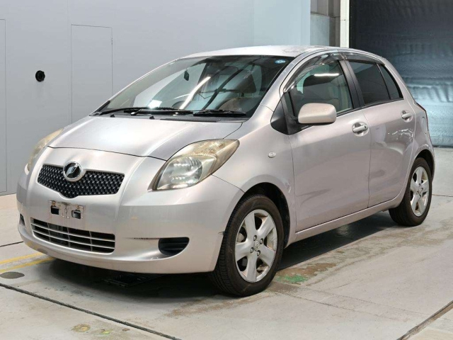 TOYOTA VITZ — фото