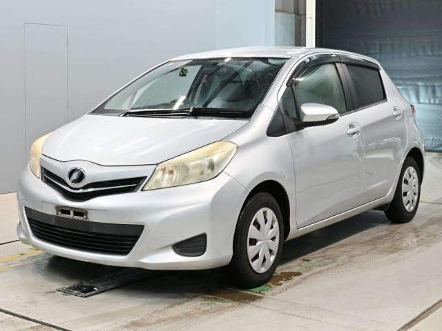 TOYOTA VITZ — фото
