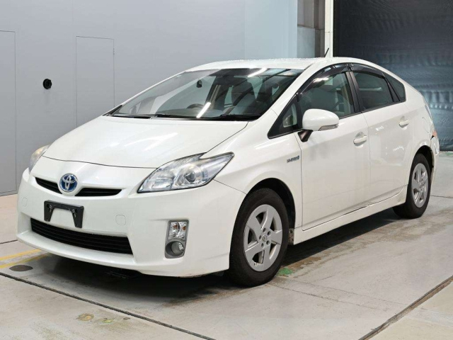 TOYOTA PRIUS — фото