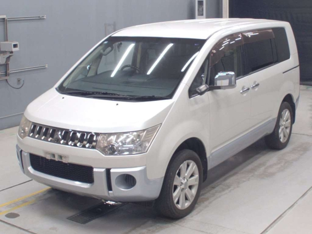 MITSUBISHI DELICA — фото