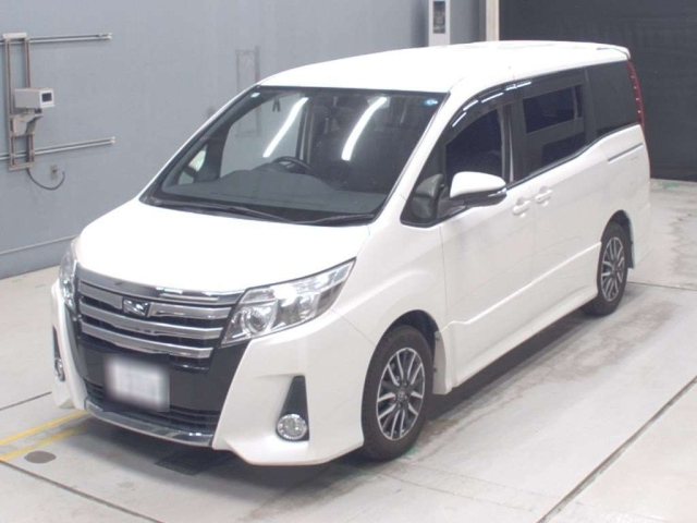 TOYOTA NOAH — фото