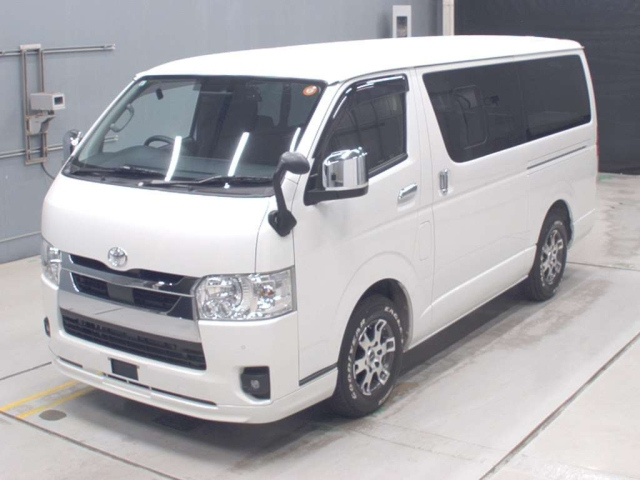 TOYOTA HIACE — фото