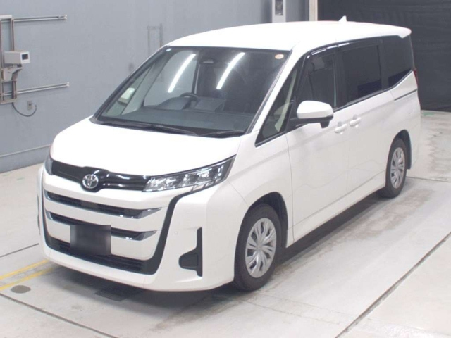 TOYOTA NOAH — фото