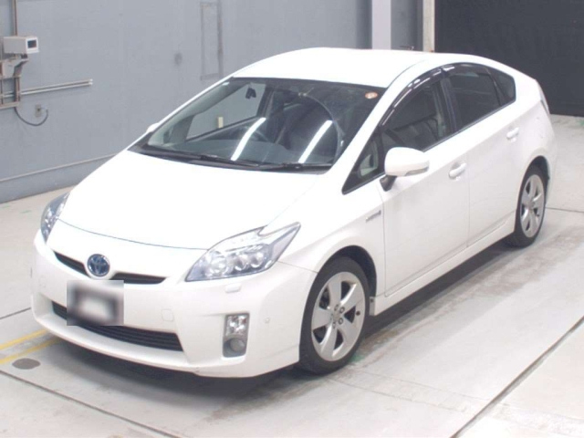 TOYOTA PRIUS — фото
