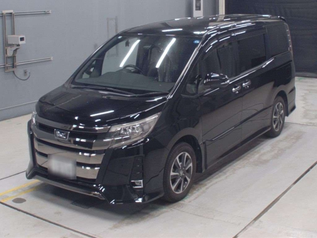 TOYOTA NOAH — фото