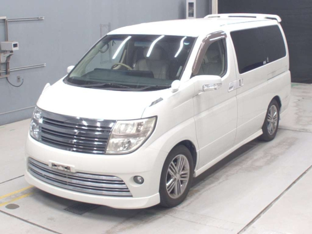 NISSAN ELGRAND — фото