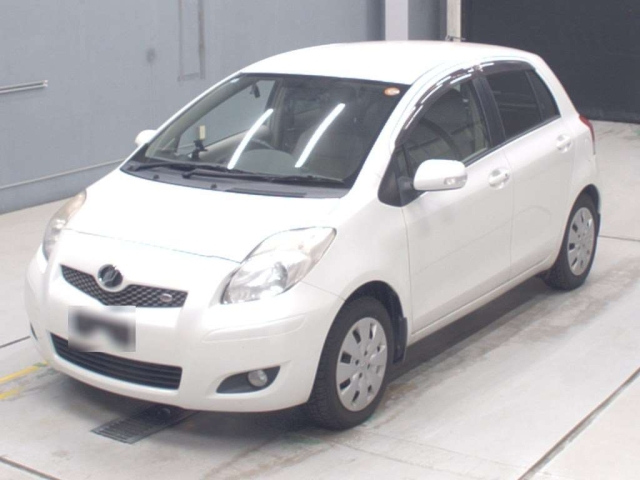 TOYOTA VITZ — фото