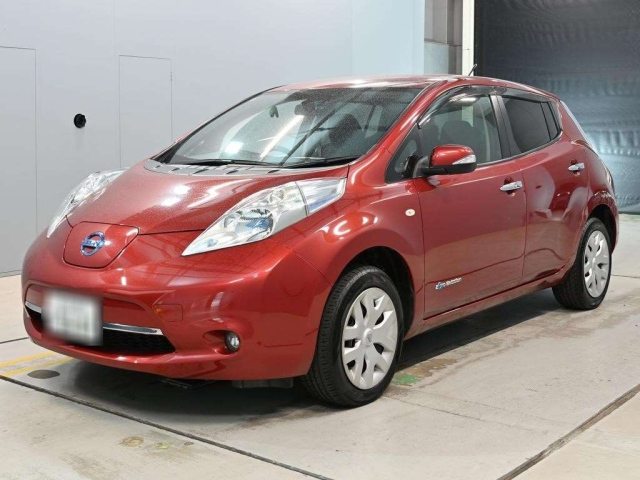 NISSAN LEAF — фото