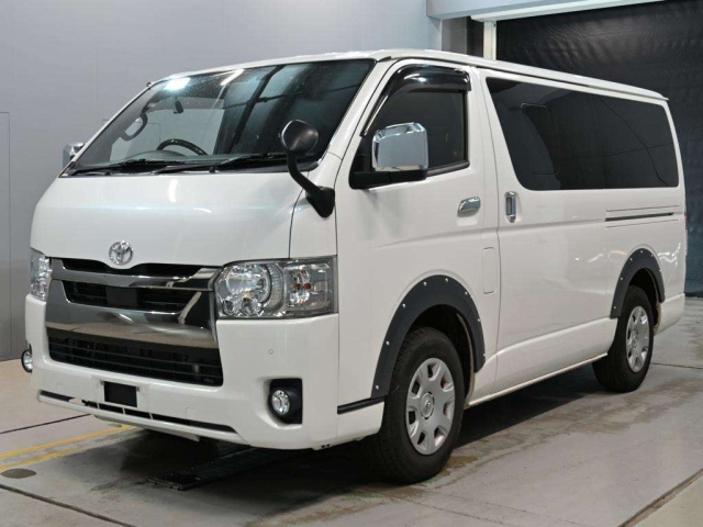 TOYOTA HIACE — фото