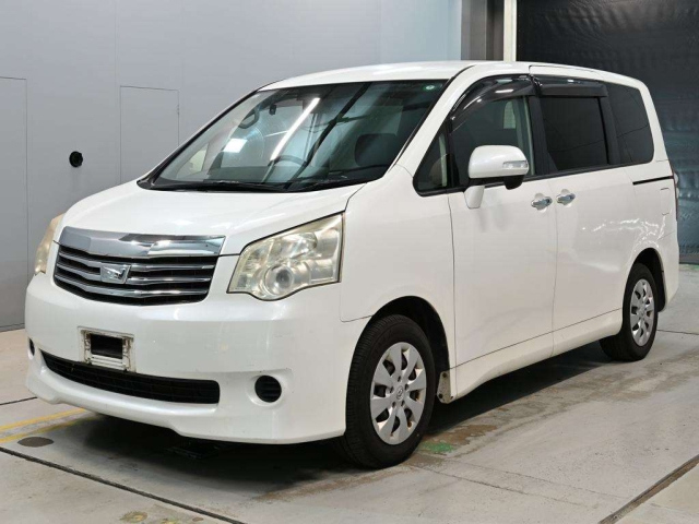TOYOTA NOAH — фото