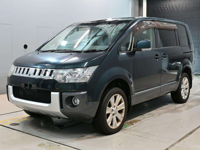 MITSUBISHI DELICA — фото