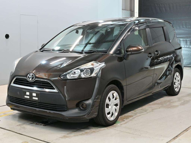TOYOTA SIENTA — фото