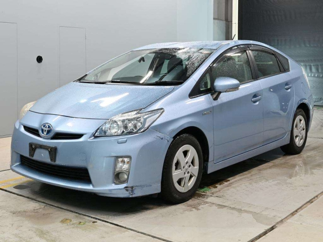 TOYOTA PRIUS — фото