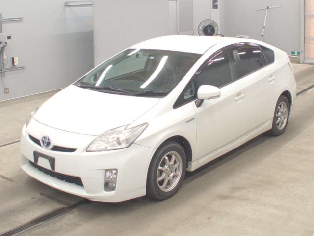 TOYOTA PRIUS — фото