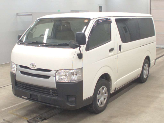 TOYOTA HIACE — фото