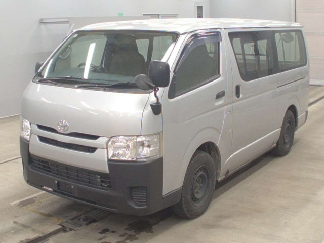 TOYOTA HIACE — фото