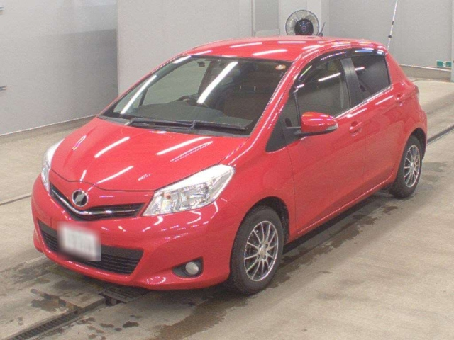 TOYOTA VITZ — фото