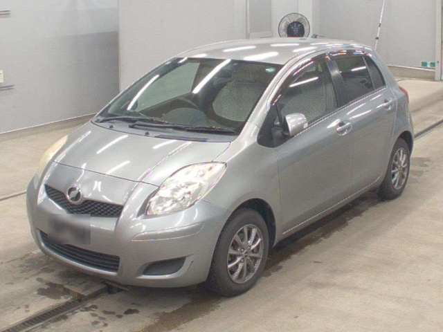 TOYOTA VITZ — фото