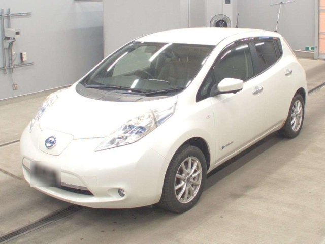 NISSAN LEAF — фото