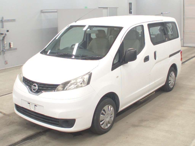 NISSAN NV200 — фото