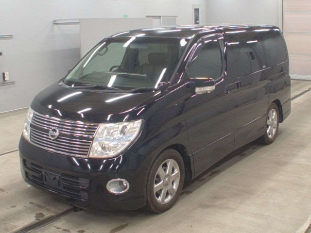 NISSAN ELGRAND — фото