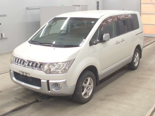 MITSUBISHI DELICA — фото