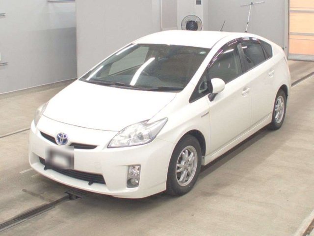 TOYOTA PRIUS — фото