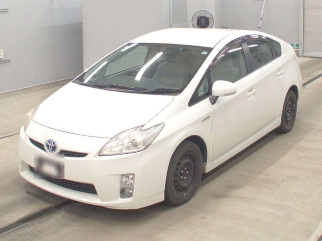 TOYOTA PRIUS — фото