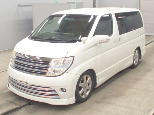 NISSAN ELGRAND — фото