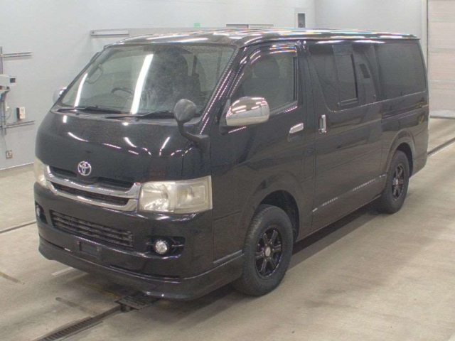TOYOTA HIACE — фото