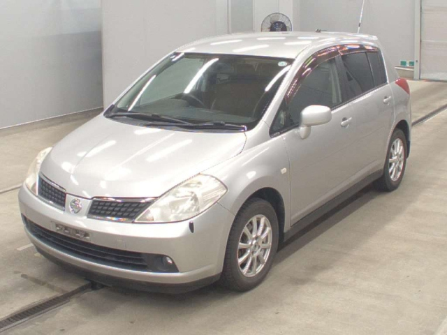 NISSAN TIIDA — фото