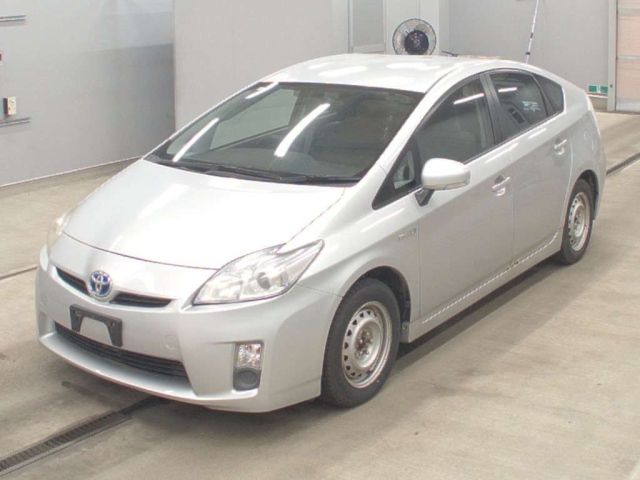 TOYOTA PRIUS — фото