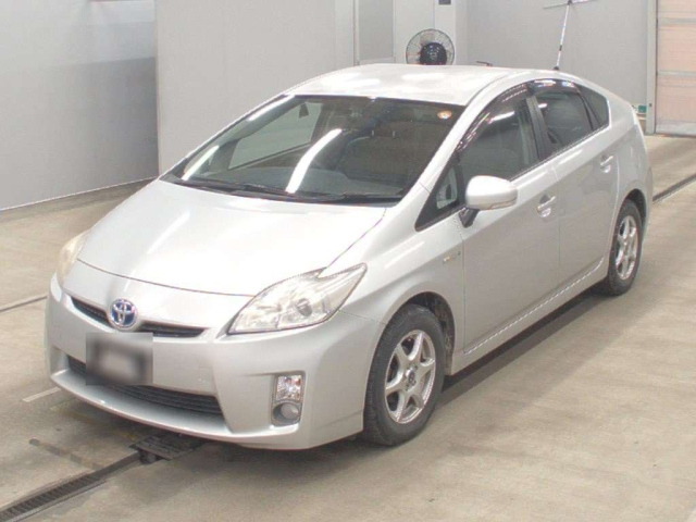 TOYOTA PRIUS — фото