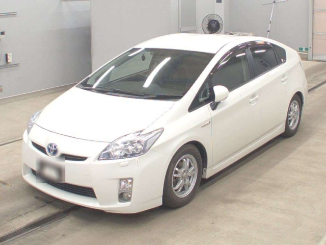 TOYOTA PRIUS — фото