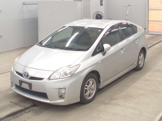 TOYOTA PRIUS — фото