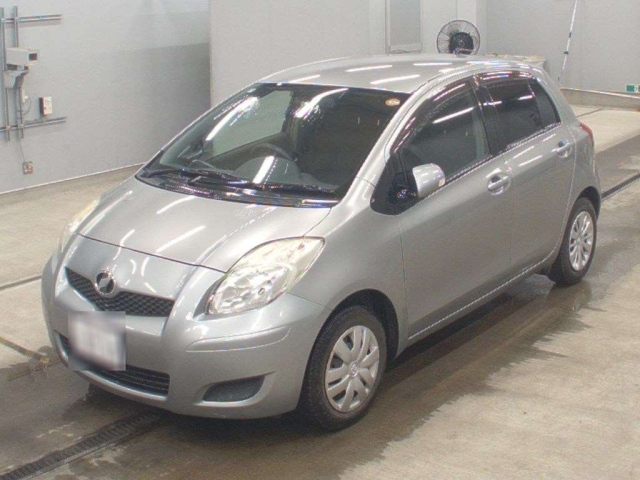 TOYOTA VITZ — фото