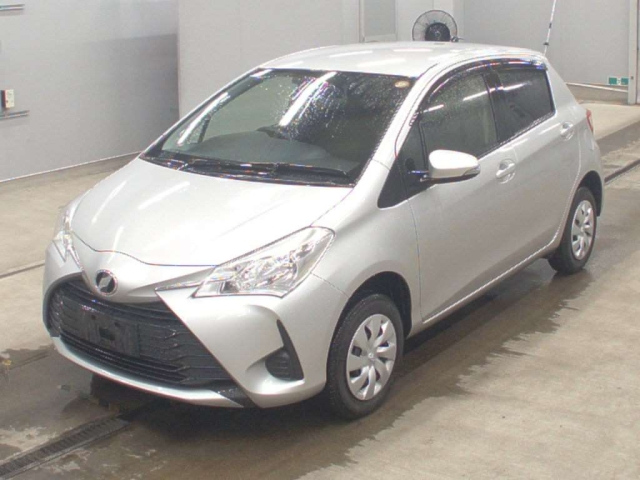 TOYOTA VITZ — фото