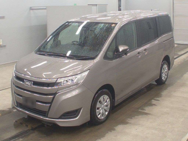 TOYOTA NOAH — фото