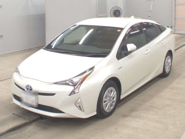 TOYOTA PRIUS — фото