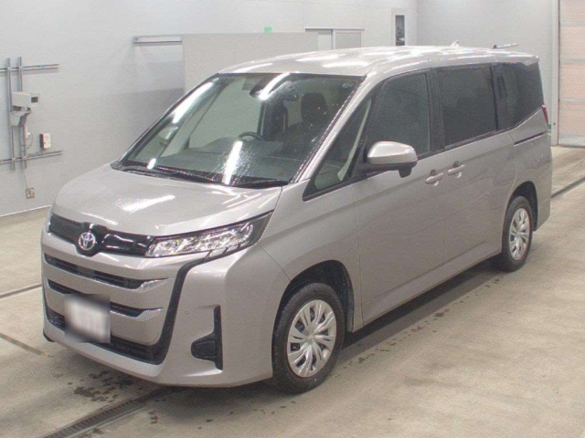 TOYOTA NOAH — фото