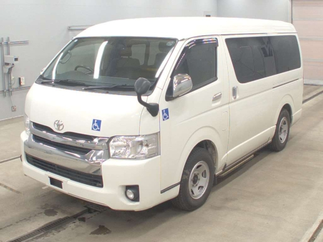 TOYOTA HIACE — фото
