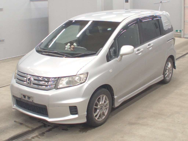 HONDA FREED — фото