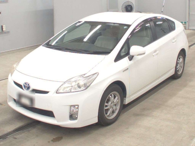TOYOTA PRIUS — фото