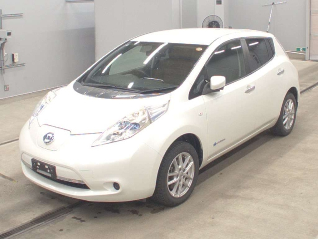 NISSAN LEAF — фото