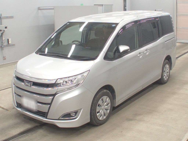 TOYOTA NOAH — фото