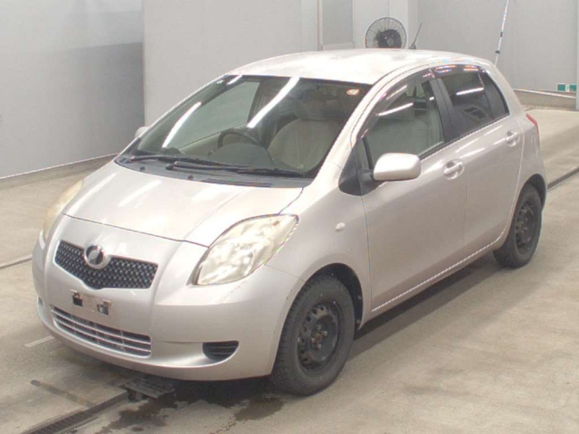TOYOTA VITZ — фото